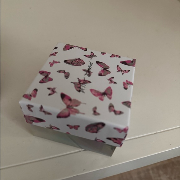 🎉LAST PIECE 🎉 BETSEY JOHNSON
Butterfly Flower Crystal Heart Drop Earrings - Picture 6 of 6